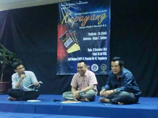 Forum Sastra Indonesia menyelenggarakan diskusi sastra di Universitas Achmad Dahlan, Yogyakarta, Foto: Tegoeh Ranusastro